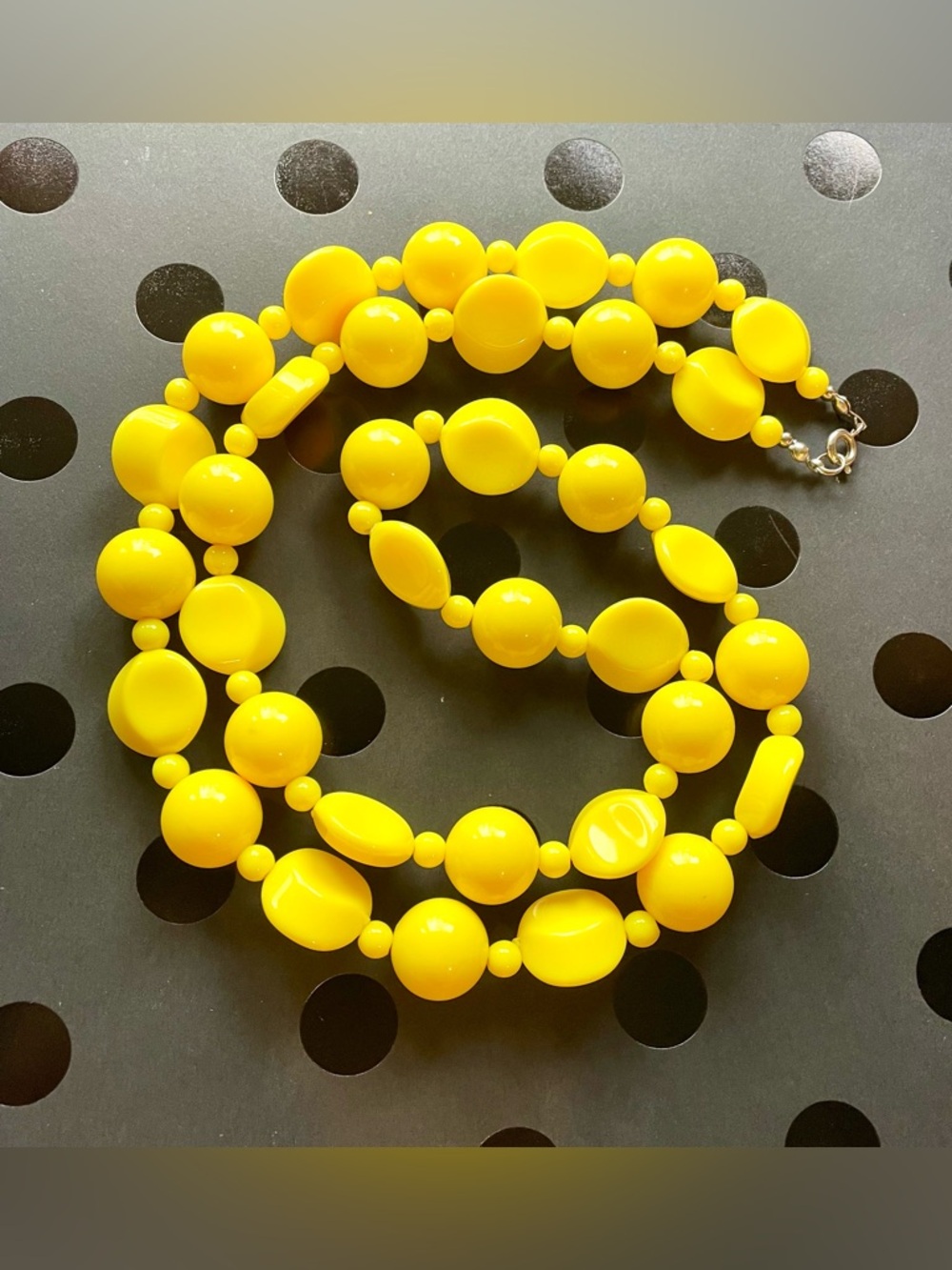 Vintage Sunny Yellow 80’s Beaded Plastic Necklace 32”